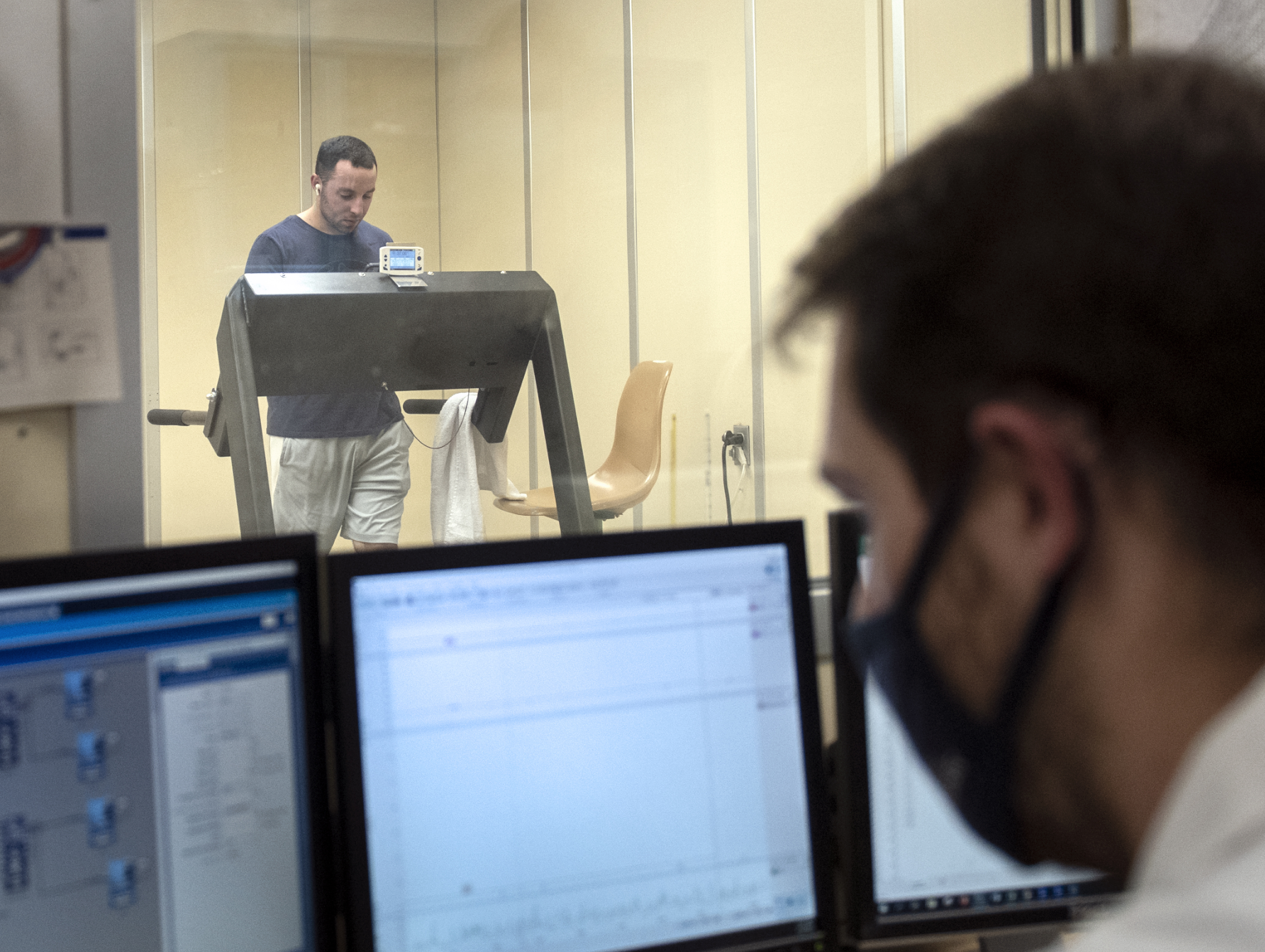 Tony Wolf conducting session in Web Bulb Lab