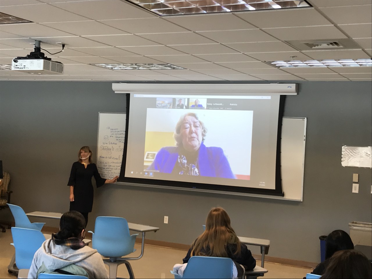 Former U.S. Rep. Pat Schroeder speaks to Professor Nichola Gutgold's class. 