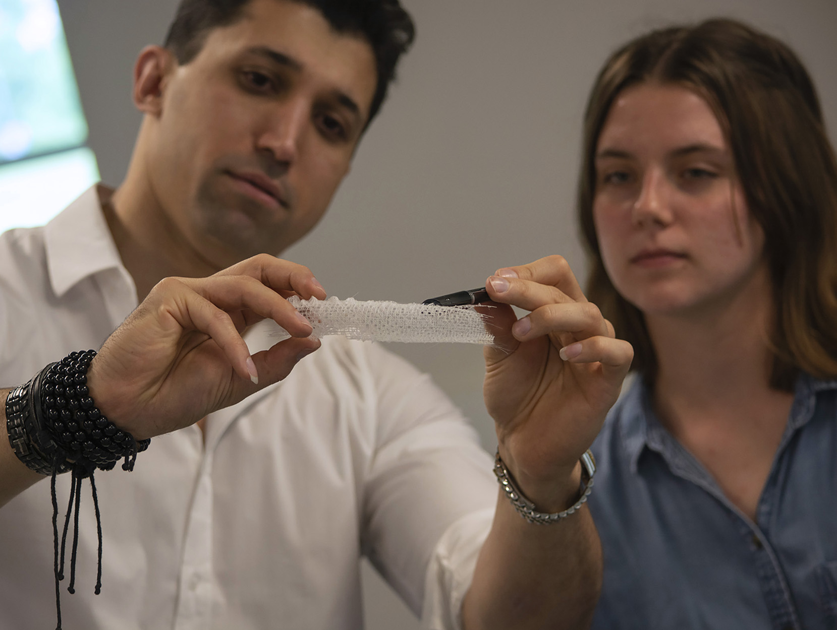 Fariborz Tavangarian and student examine marine sponge