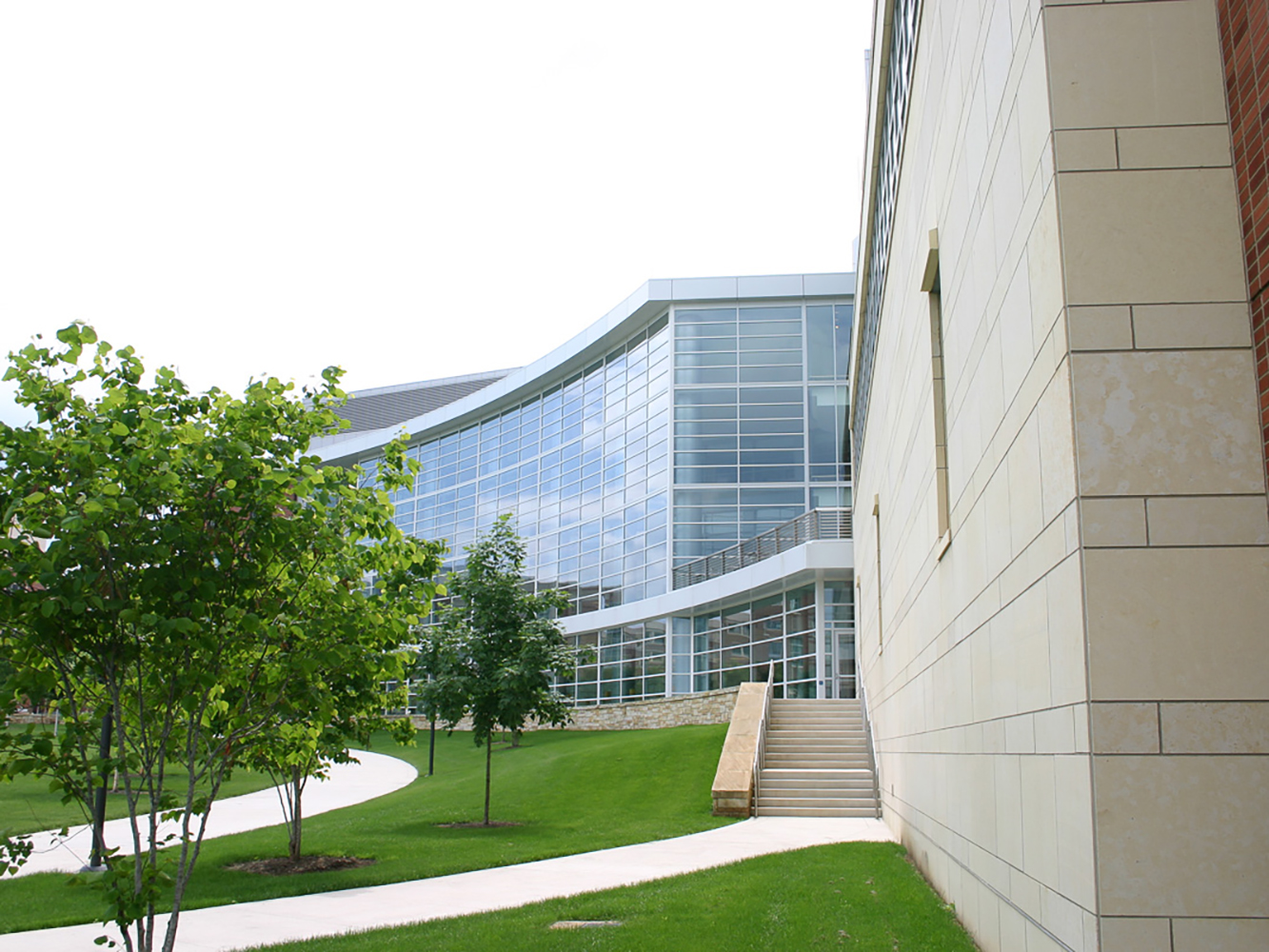 A photo of the Business Building at Penn State from Park Avenue