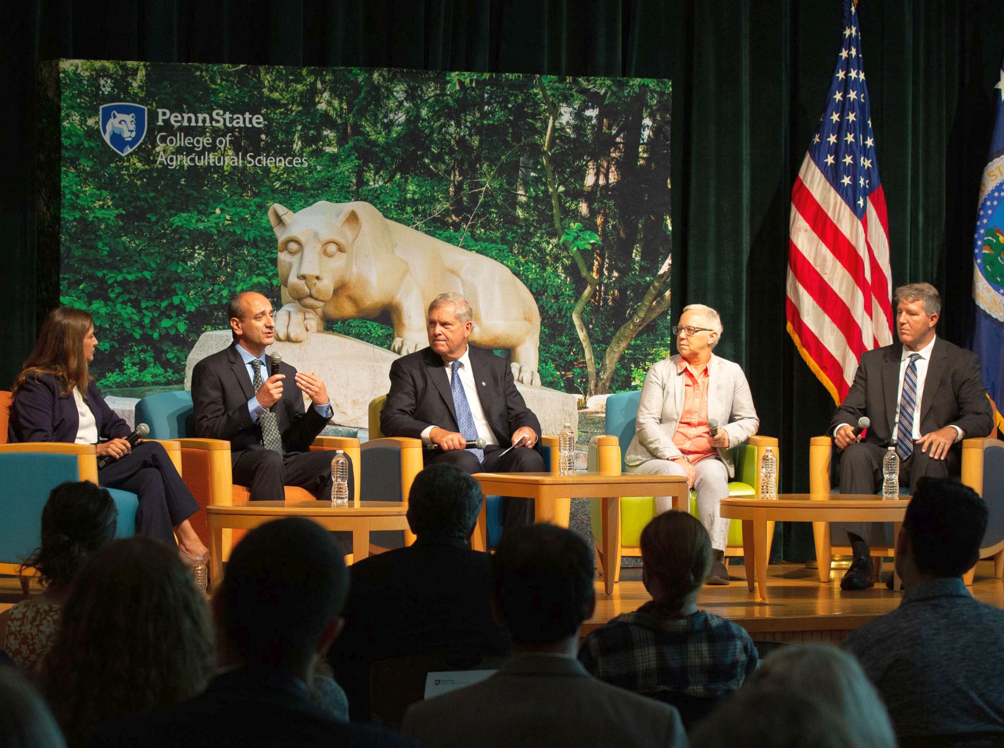 Armen Kemanian discusses CARAT project with U.S. Secy of Ag Tom Vilsack and others