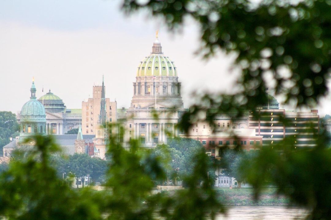 Harrisburg capitol building from afar 