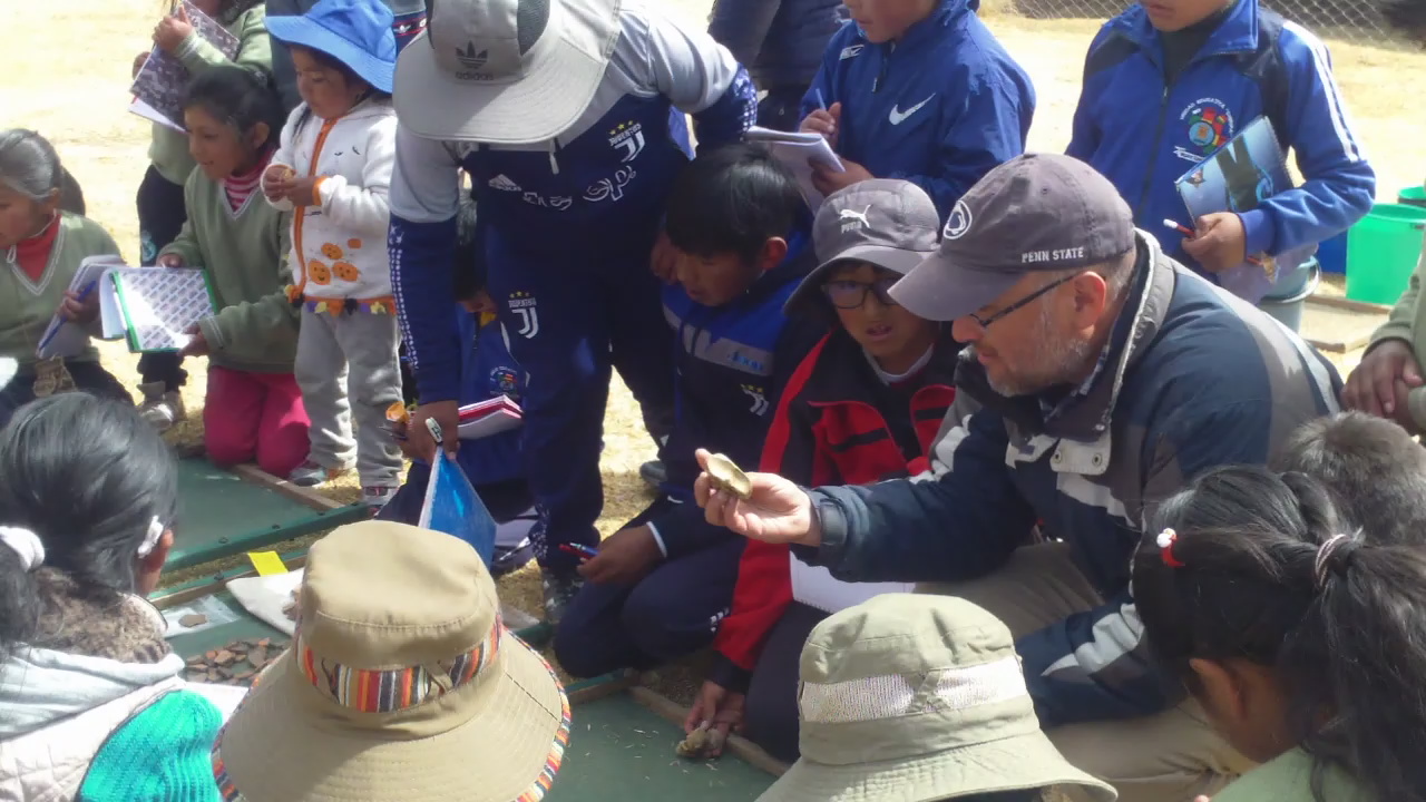 Jose Capriles shows artifacts to group 