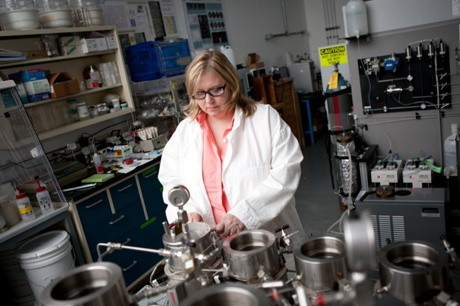 Barbara Kutchko in lab