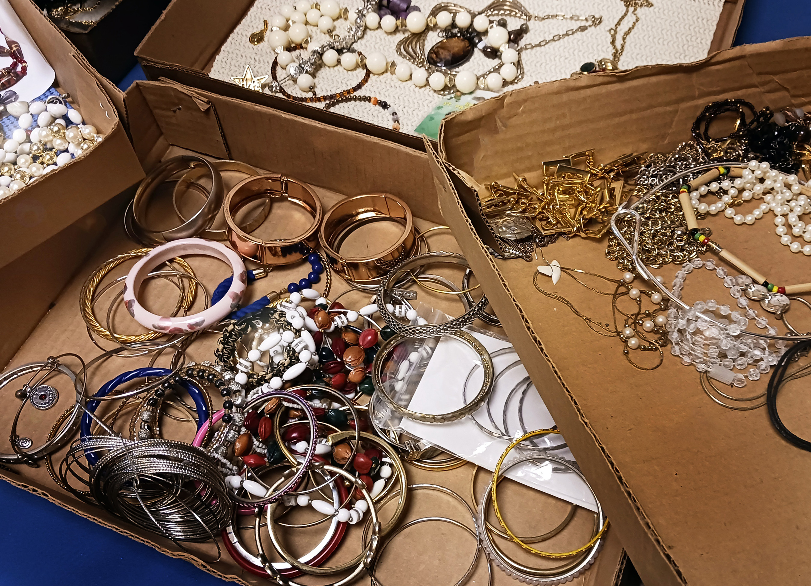 Jewelry Bin Messy-Stock