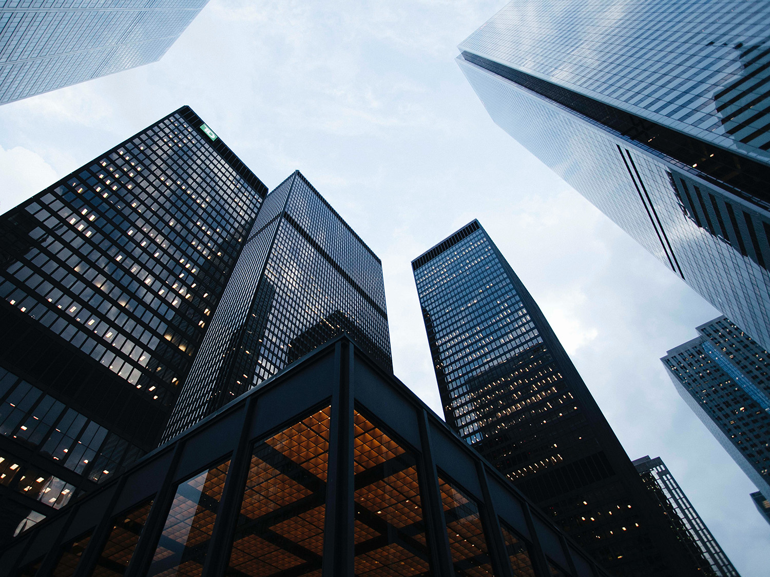 A photo looking skyward of several skyscrapers.