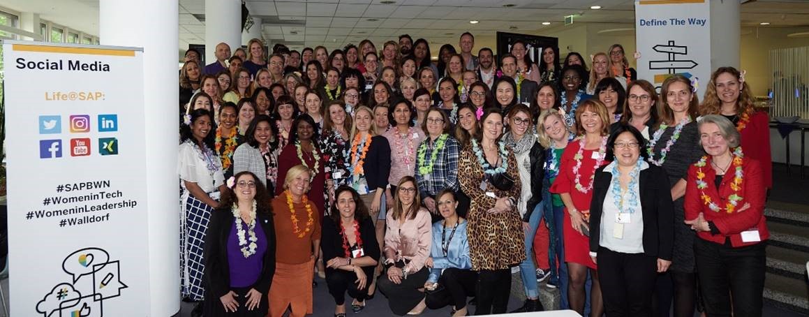 Group Photo of Business Women's Network in Singapore