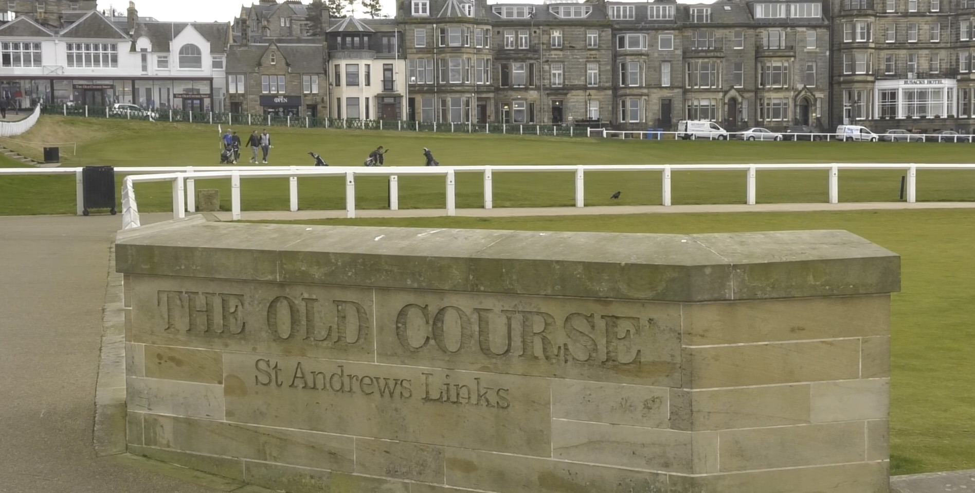 A light colored brick sign for the St. Andrews Links