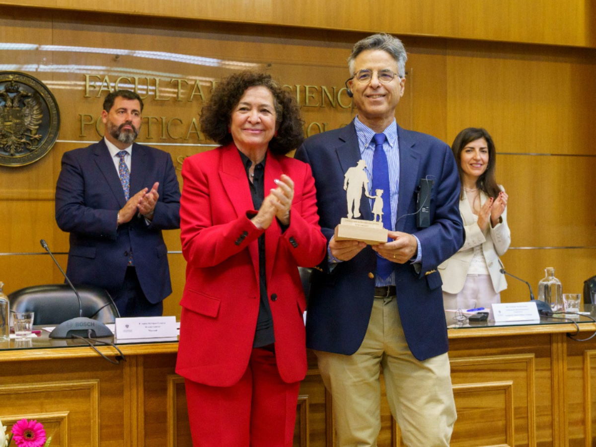 Mattew Kaplan at the ceremony receiving the award