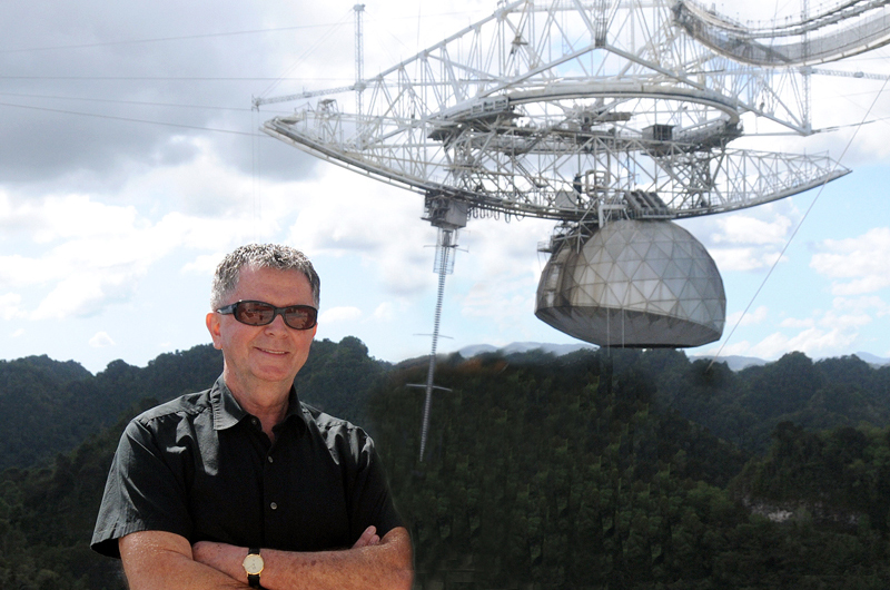 Wolszsczn stands in front of huge radio telescope