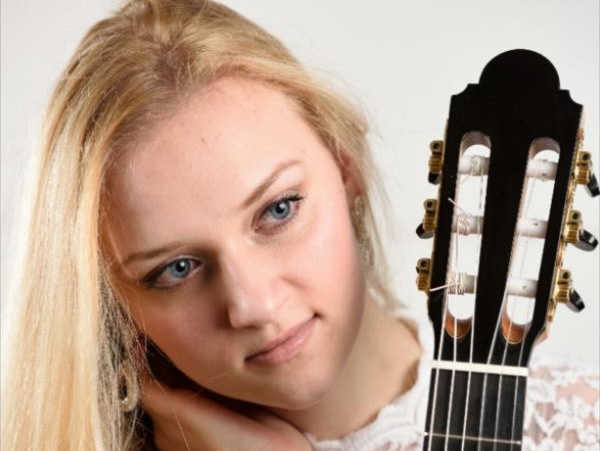 Julia Trintschuk Classical Guitar