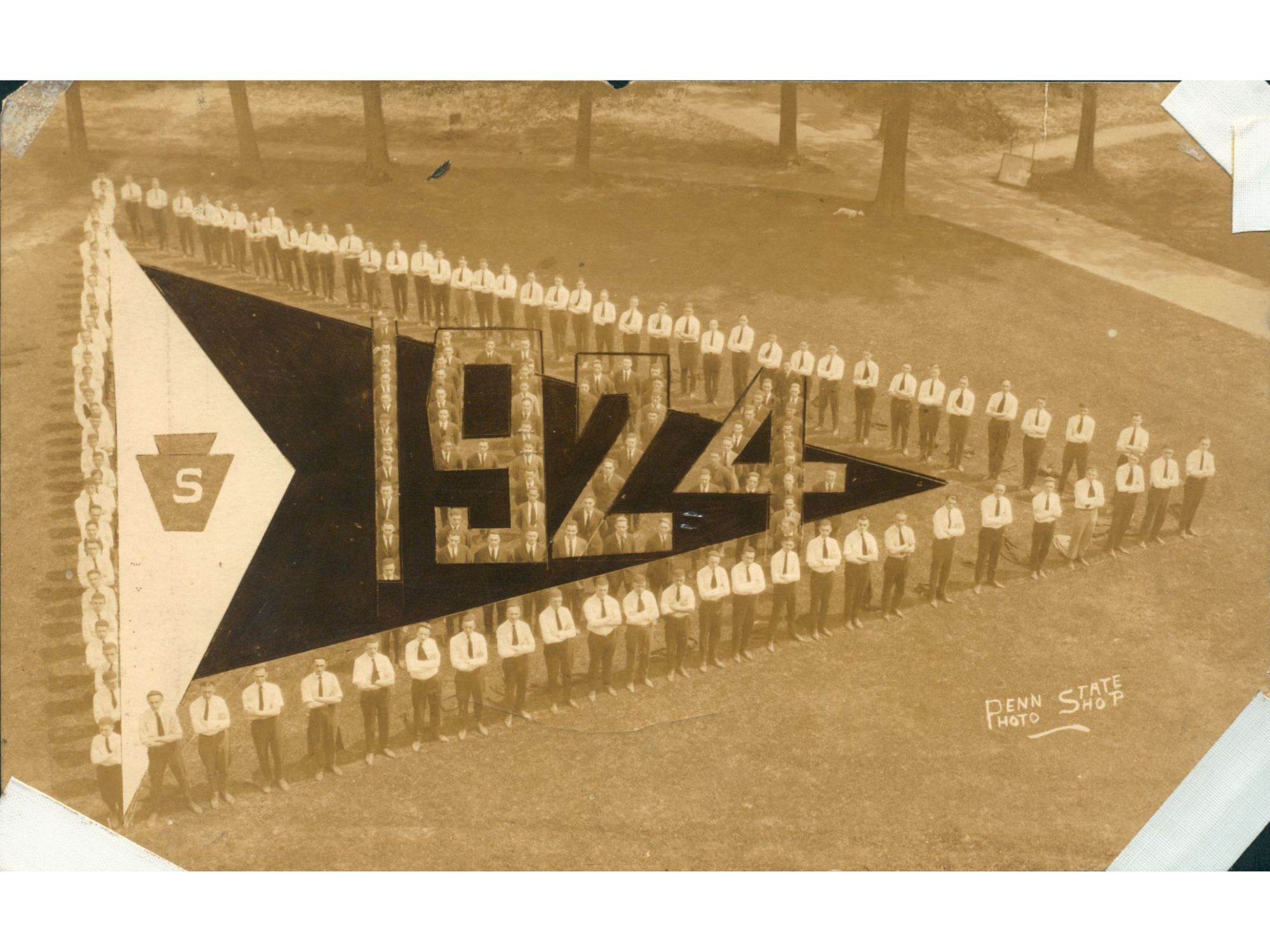 The class of 1924 forming a pennant for a group photo