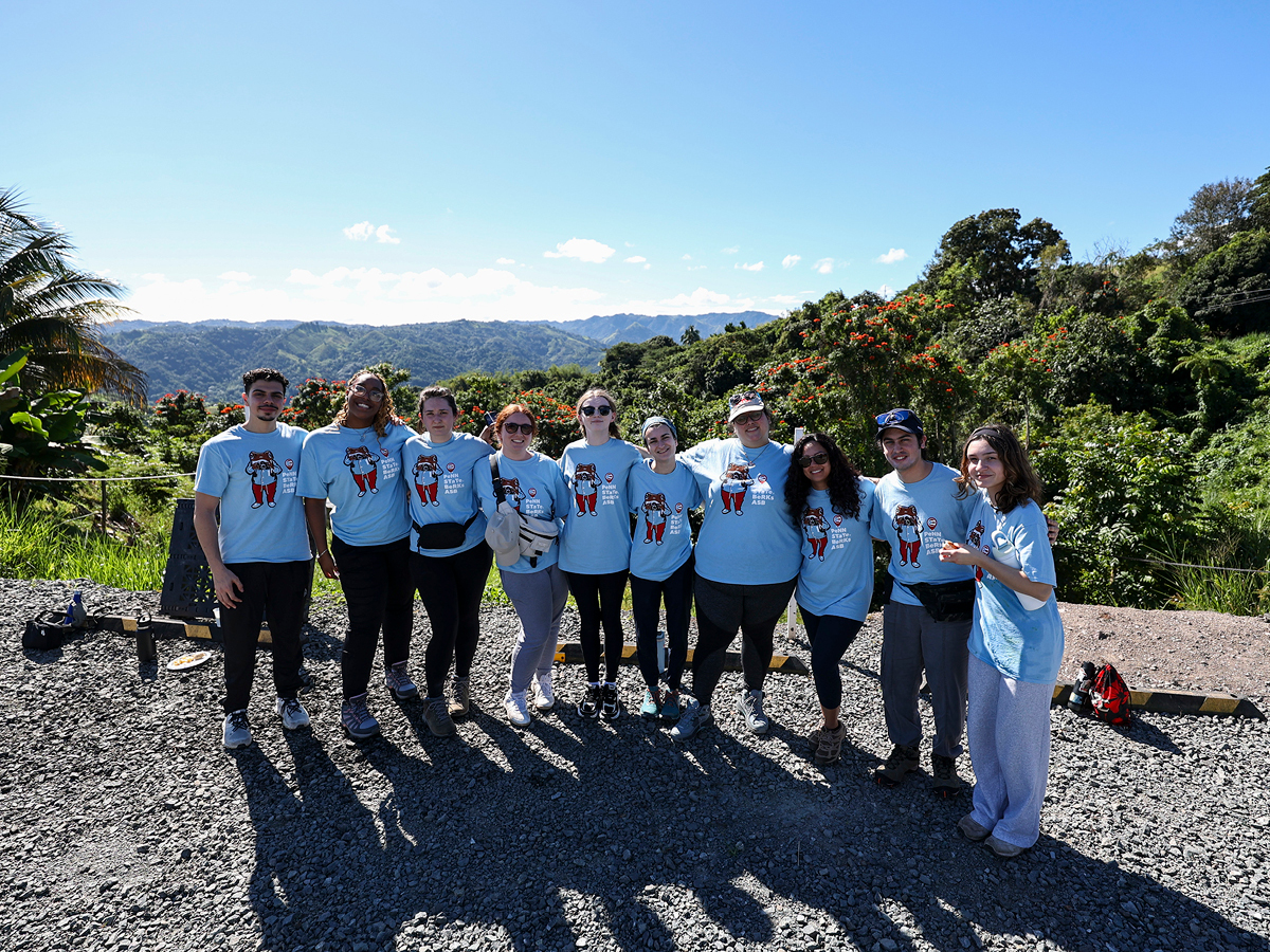 Penn State Berks students and staff at a volunteer site