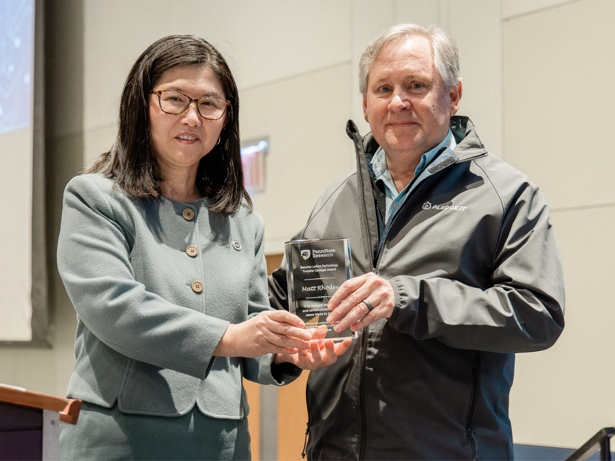 Bin Yan presents the Beecher Loftus Technology Transfer Catalyst Award to Matt Rhodes