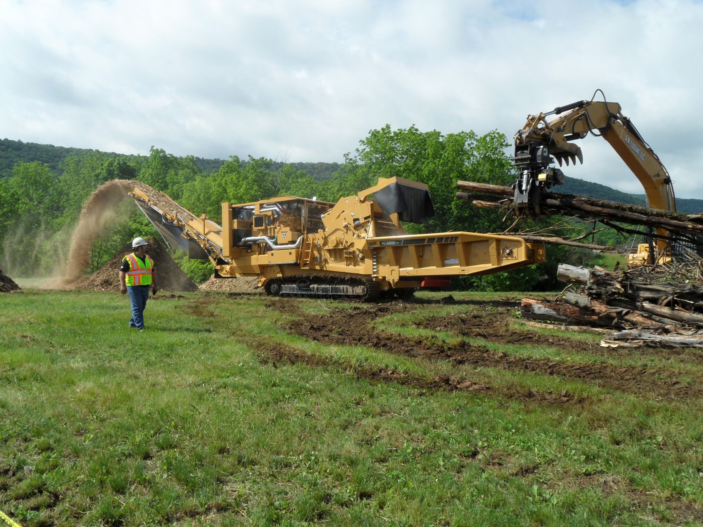 Timber Show grinder-chipper demonstration