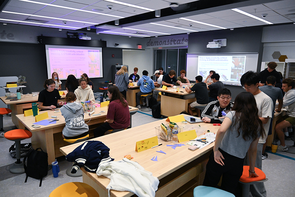 Students work in the Krause Pedagogical Innovation Laboratory.