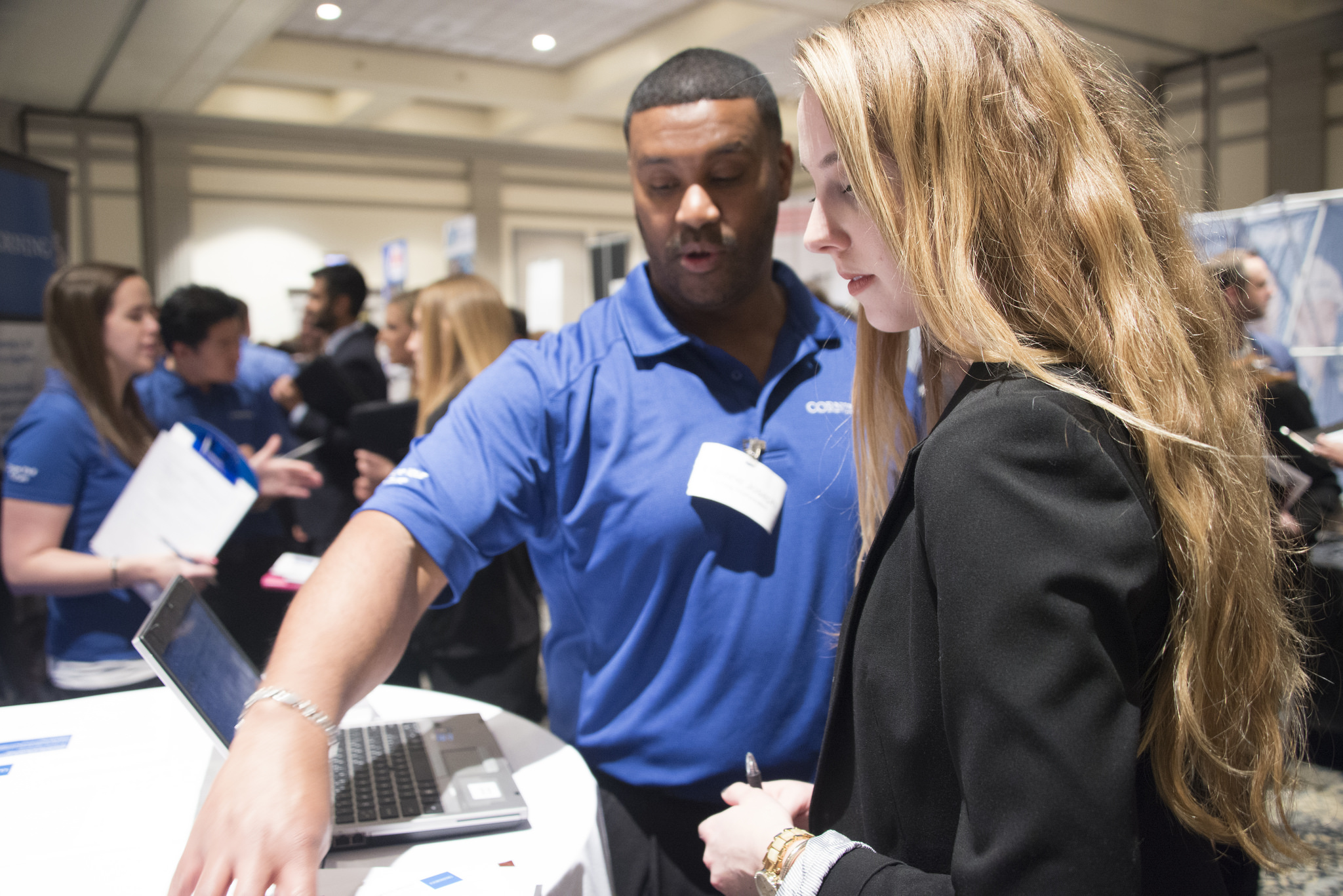 A student attends a career fair and meets with a corporate recruiter.