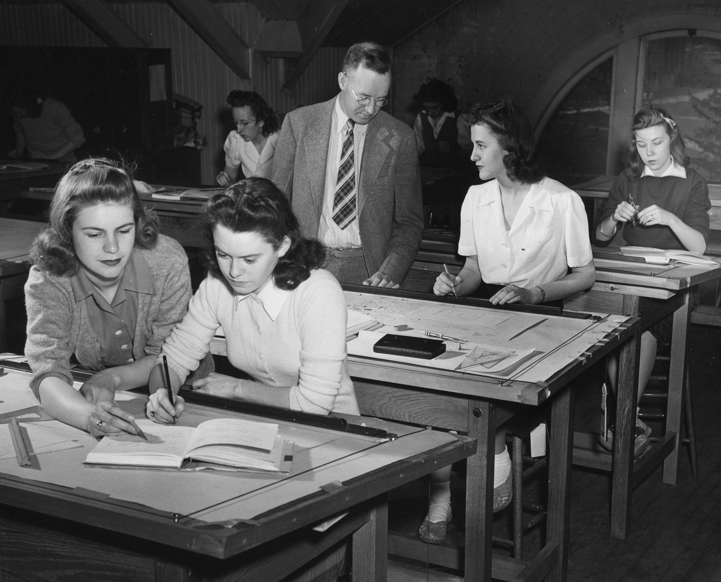 Women engineering students at drafting tables in 1943