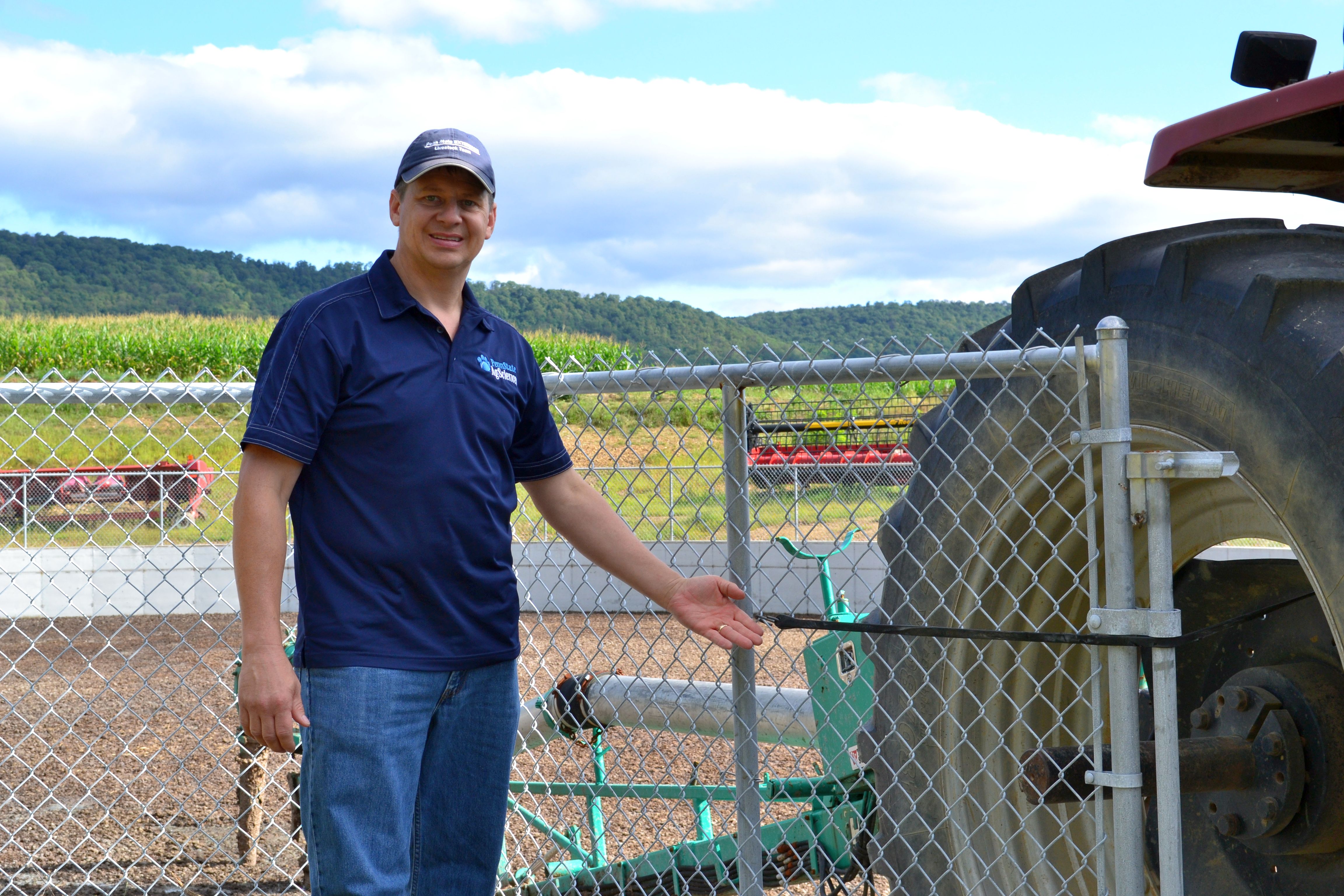 Manure pit fence - Robb Meinen