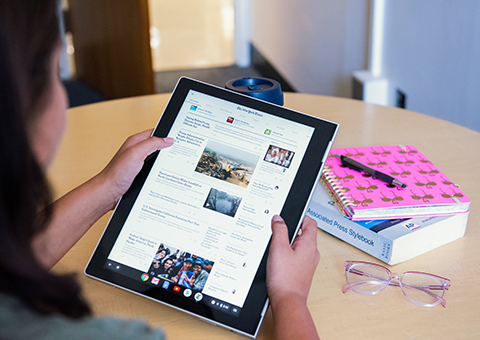 Student reading NYT on tablet