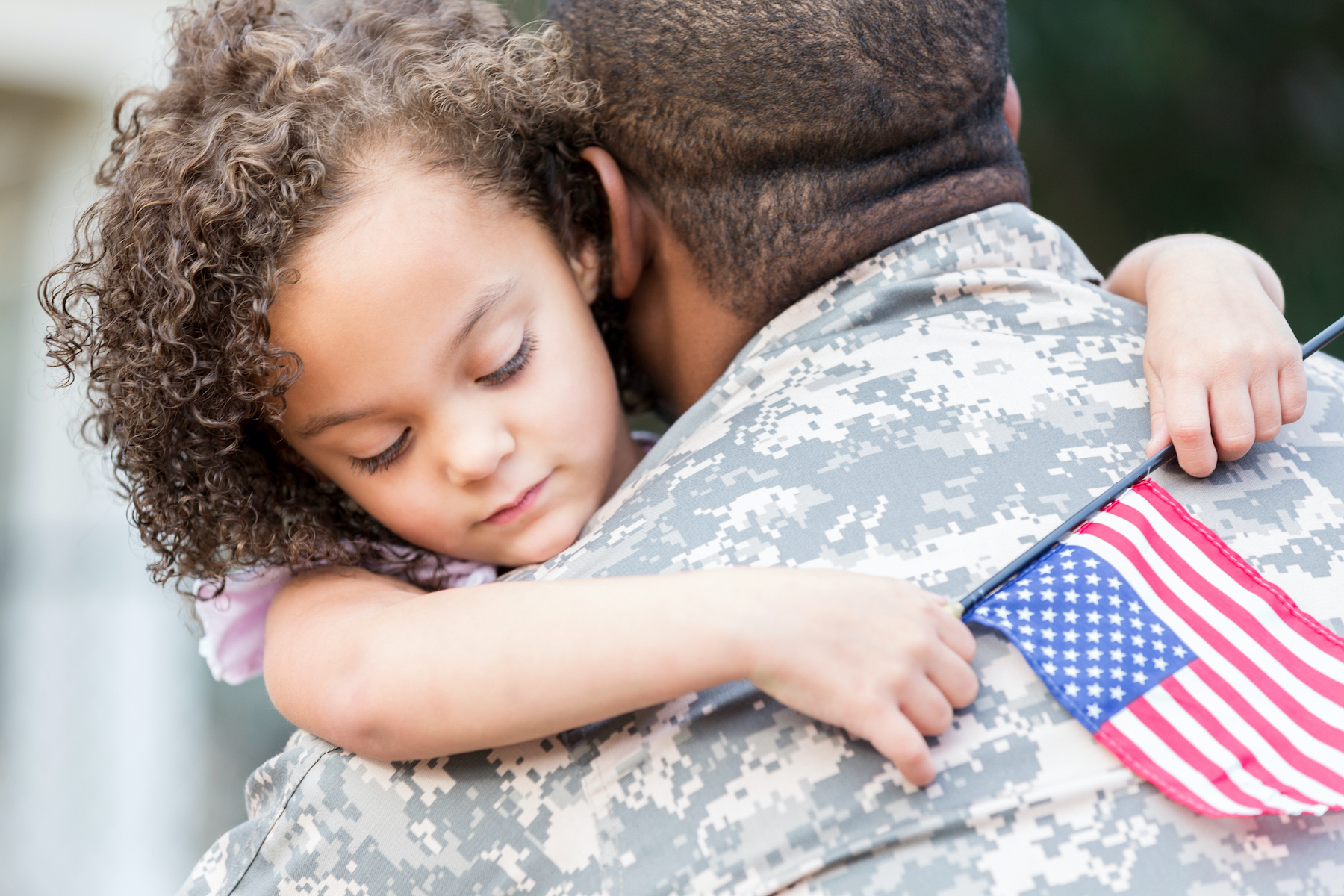 Soldier tells his little girl goodbye