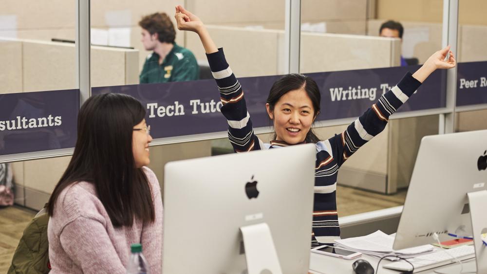 Akademi Teknis Perpustakaan Universitas membantu mahasiswa baru menjembatani kesenjangan teknologi