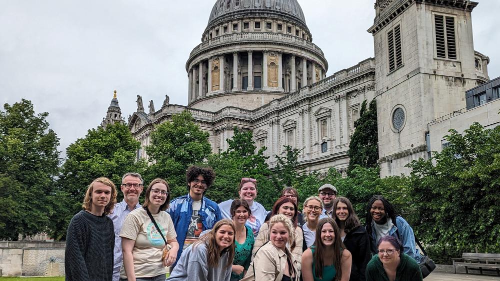 Faculty-led program in London immerses students in British literature, culture Faculty-led program in London immerses students in British literature, culture