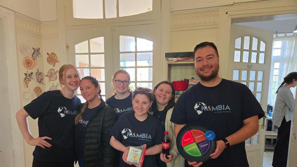 Φοιτητές νοσηλευτικής του Penn State παρέχουν εκπαίδευση υγείας στην Αθήνα, Ελλάδα | Πανεπιστήμιο Penn State