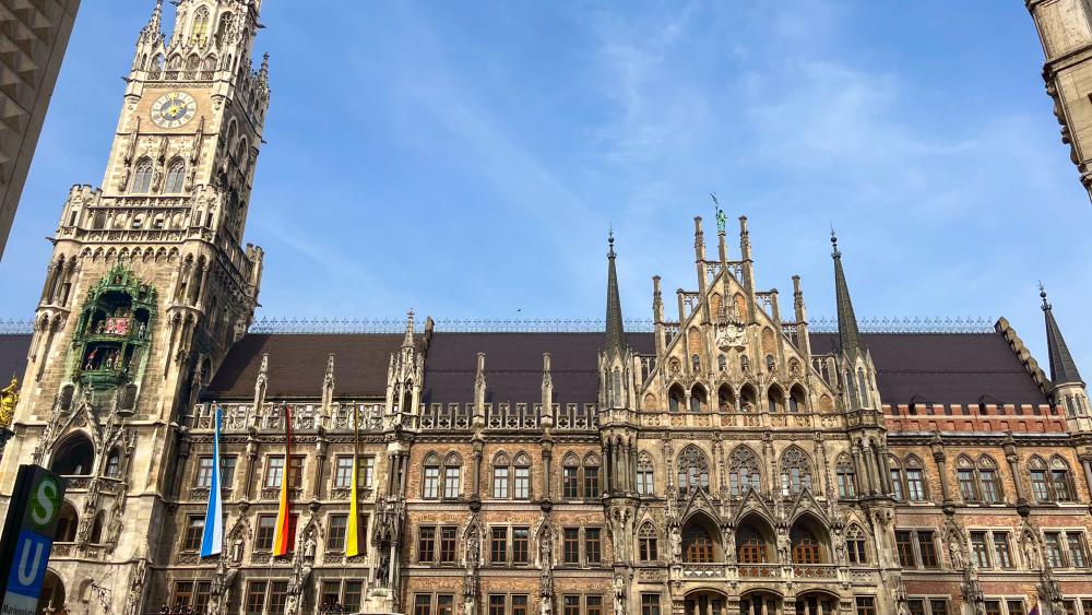 Siswa menikmati bahasa dan budaya Jerman selama program tersemat di Munich