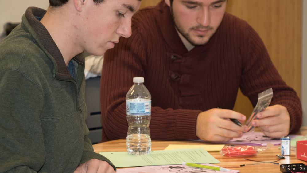 Engineering students explore prototyping through maker opportunities at ...