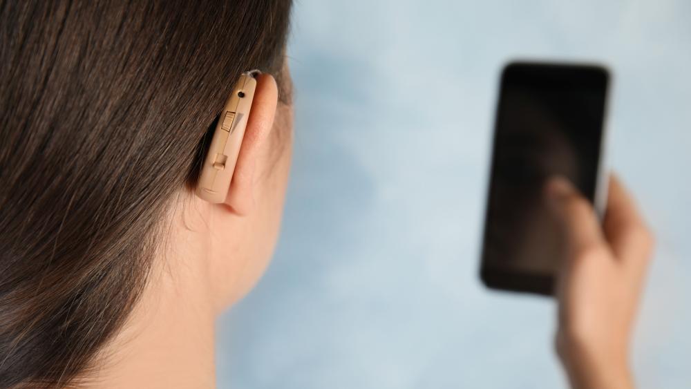 Study suggests smart assistant design improvements for deaf users ...