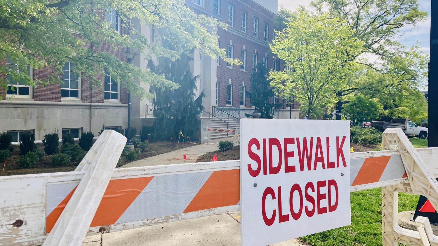 A sign that states "sidewalk closed" 