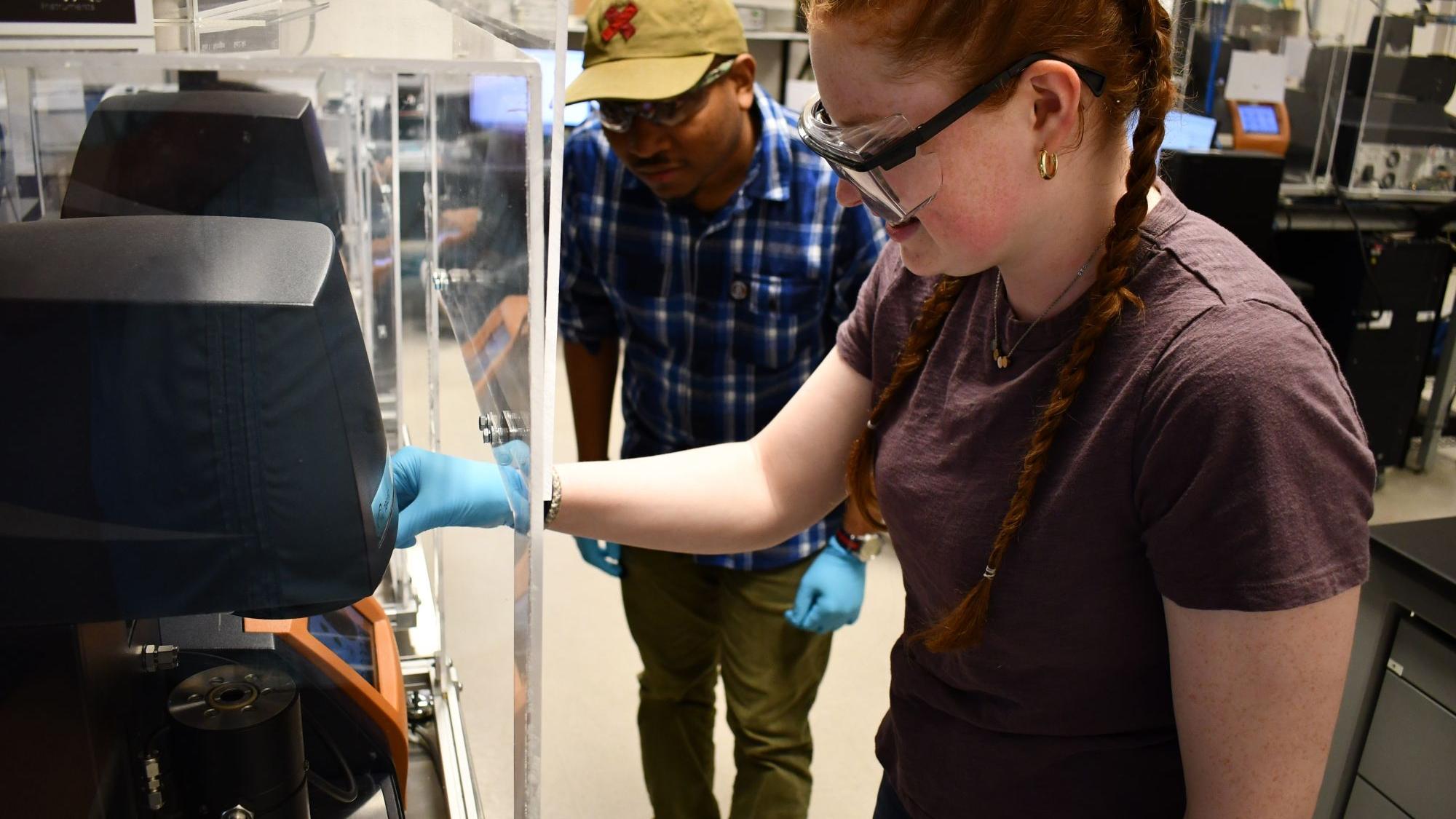 Two scientists in a lab 