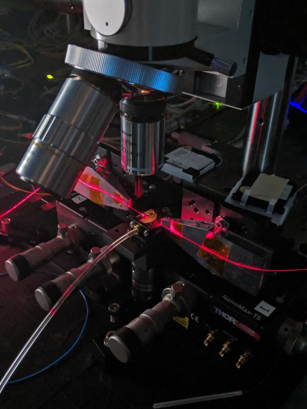 Components for a quantum computer underneath a microscope-type of equipment