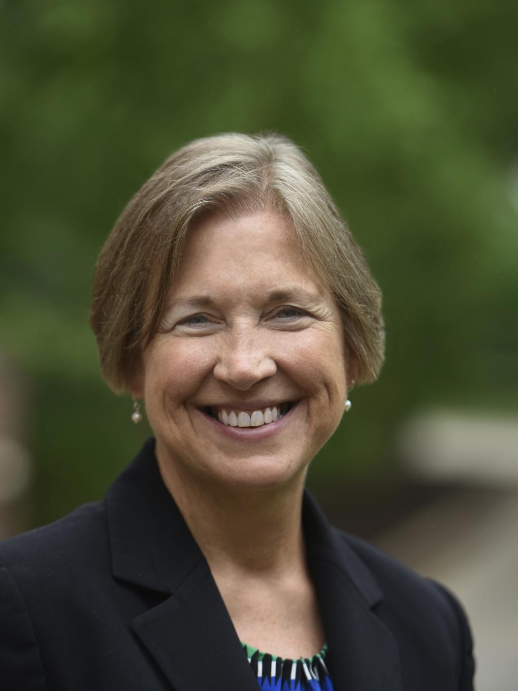 Headshot of Kathleen Bieschke 
