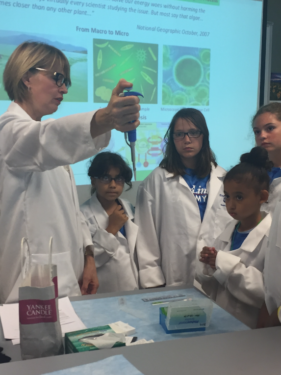 students learning about algae
