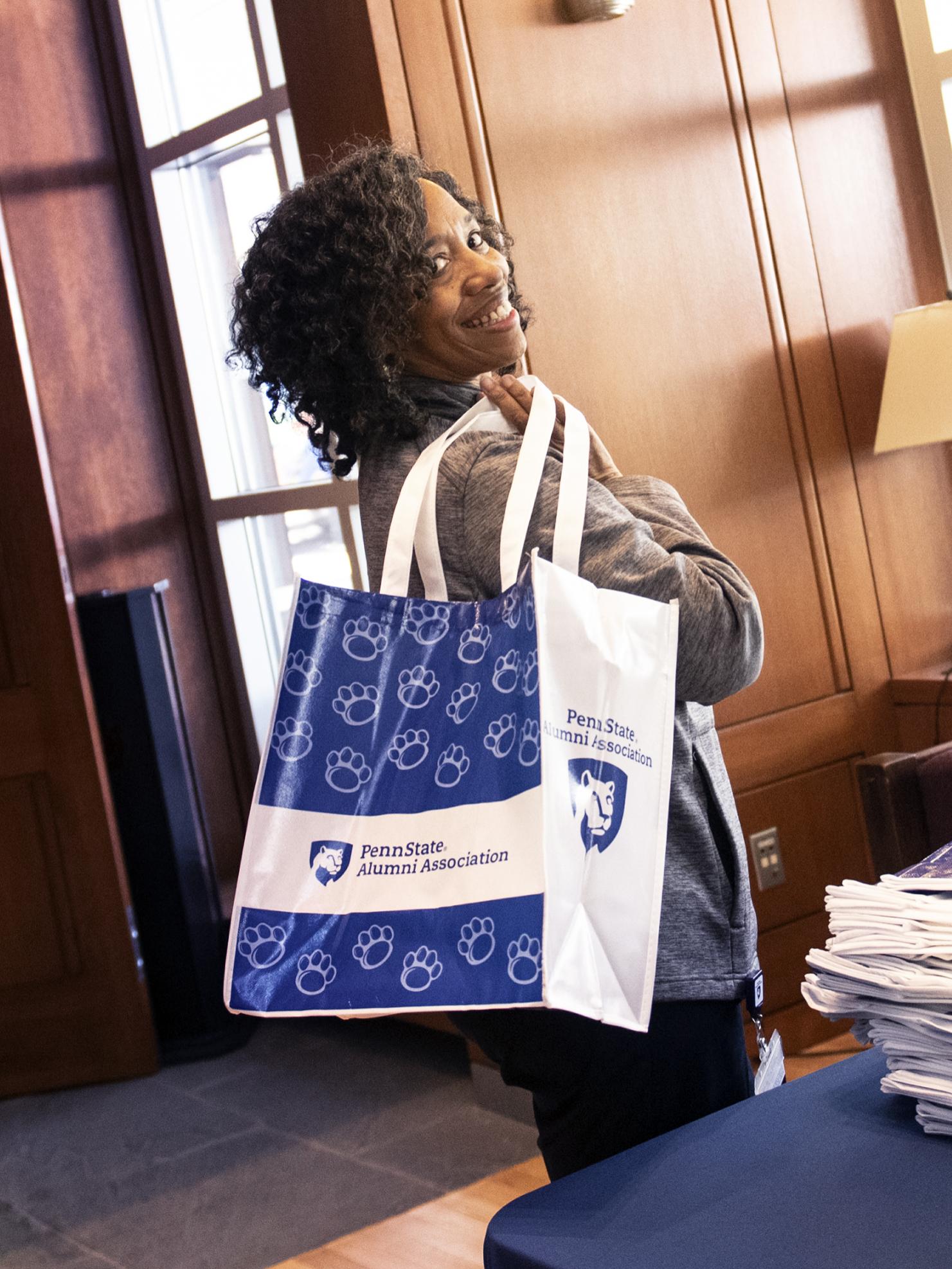 Free giveaway of Tote Bags at Senior Send Off