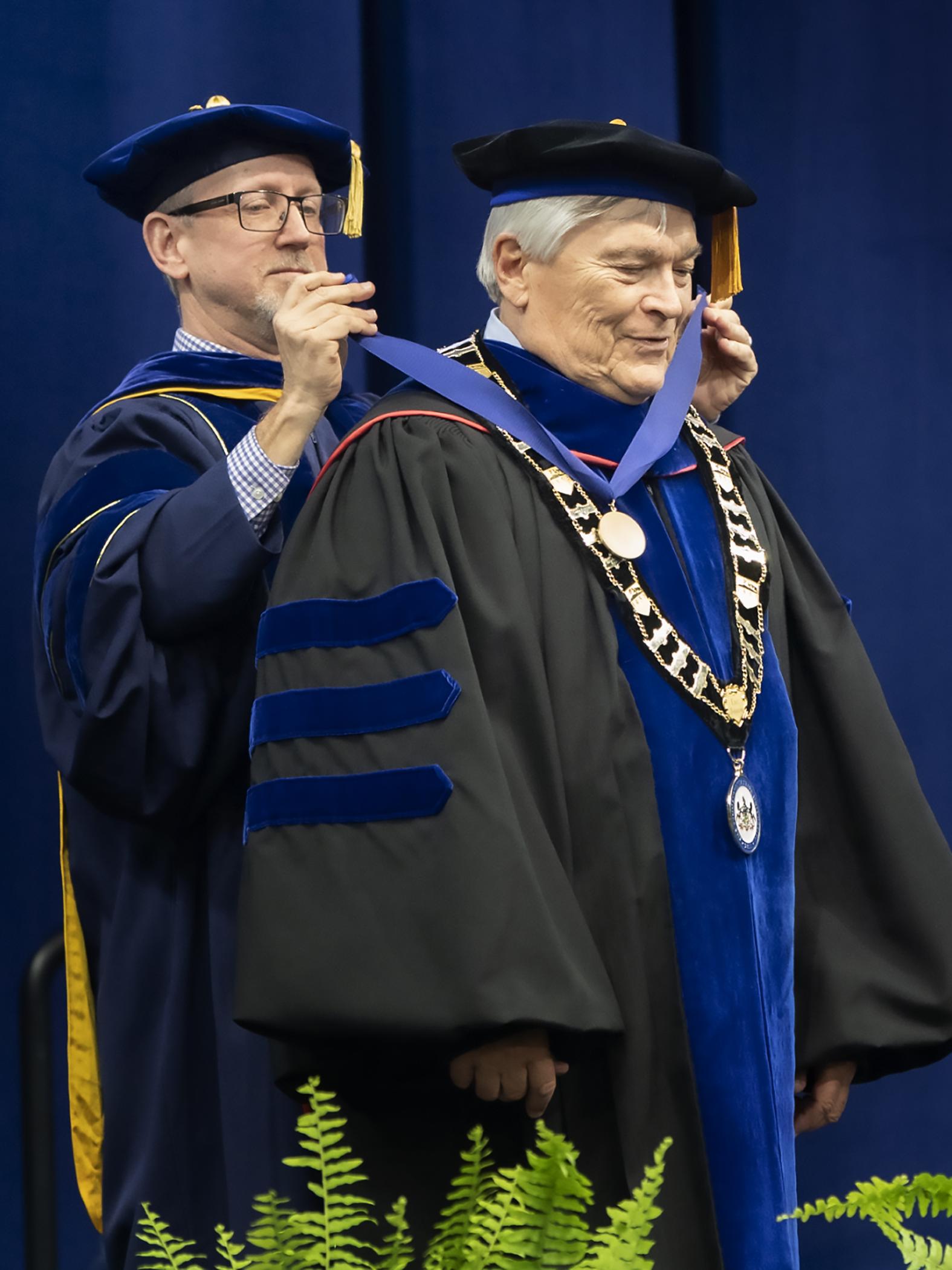 Dr. Barron receives Schreyers Medal