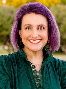 A headshot of Jennifer Zeares.