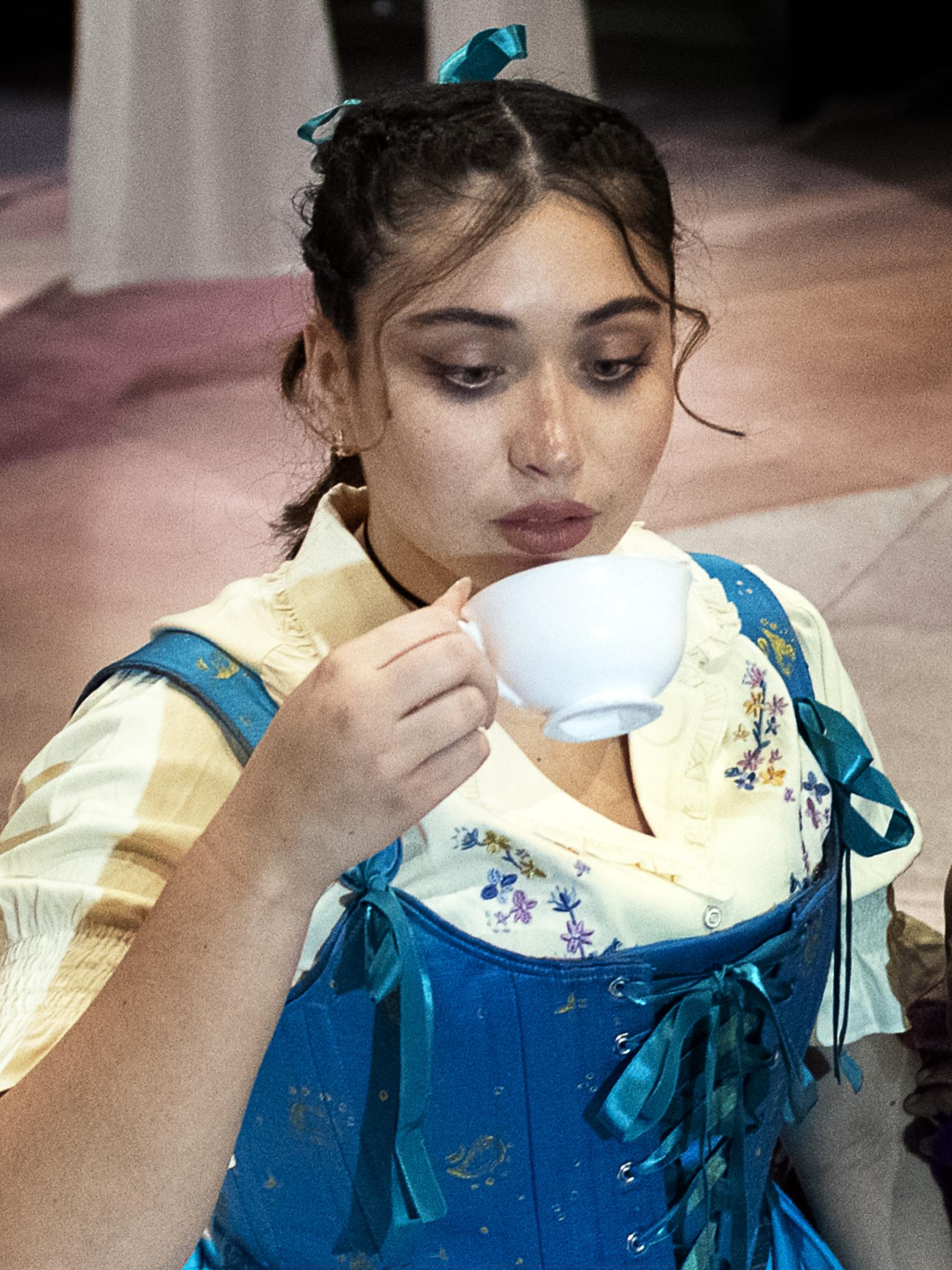 Drake Arielle as Alice