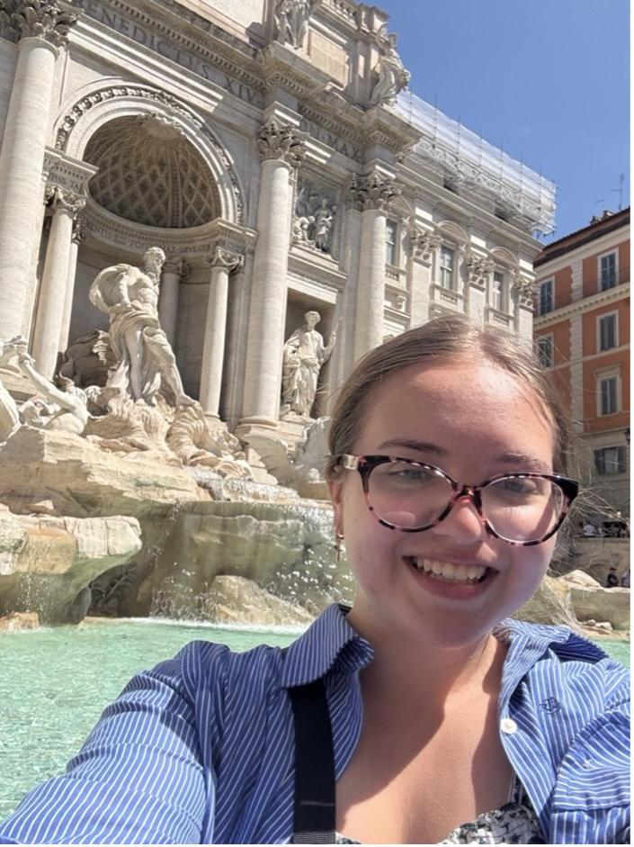 Tori Korman stands in front of Rome’s Trevi Fountain.