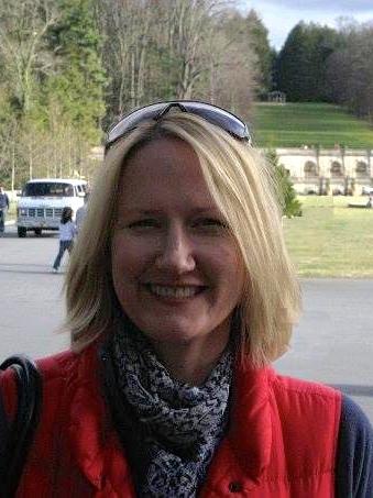 head shot of Dr. Bonnie Dow