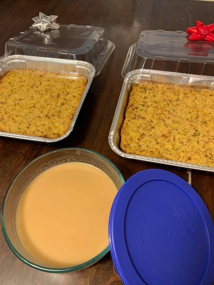 Food in aluminum trays 