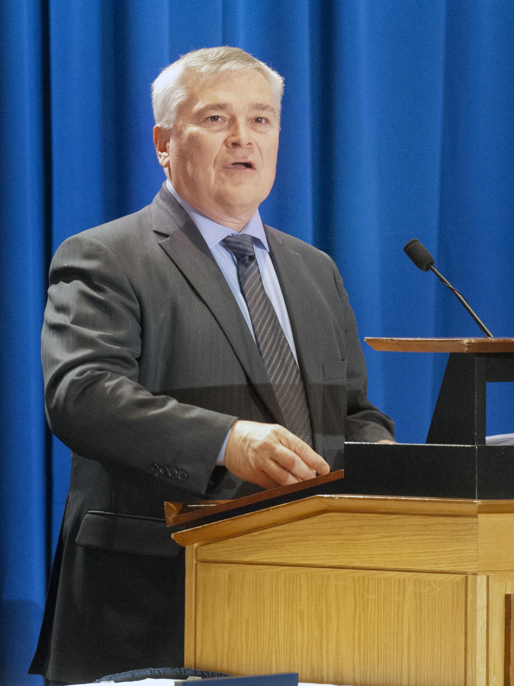 Eric Barron addressing Trustees