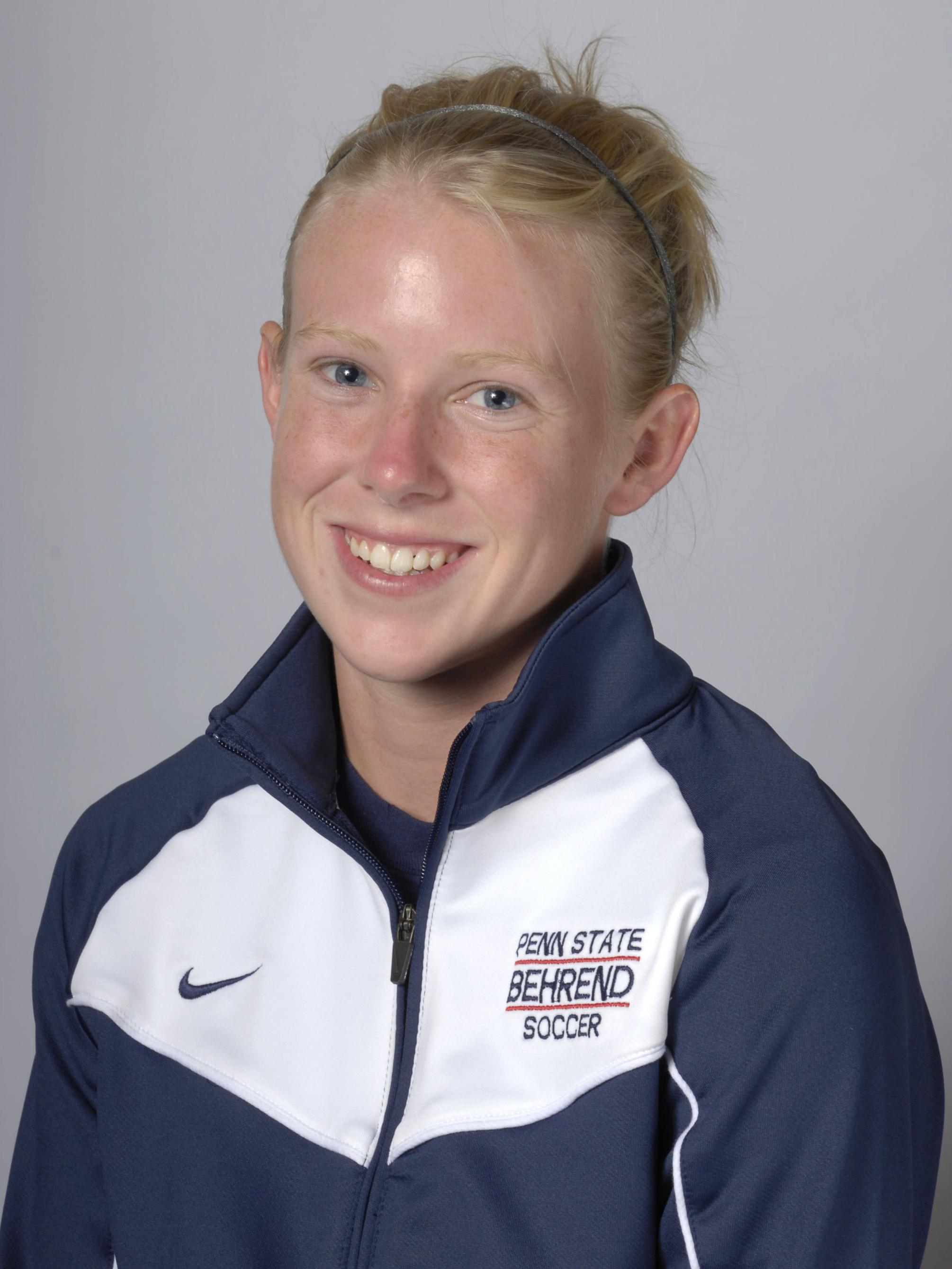 A portrait of Penn State Behrend alumna Nikki Frisbee Gailey