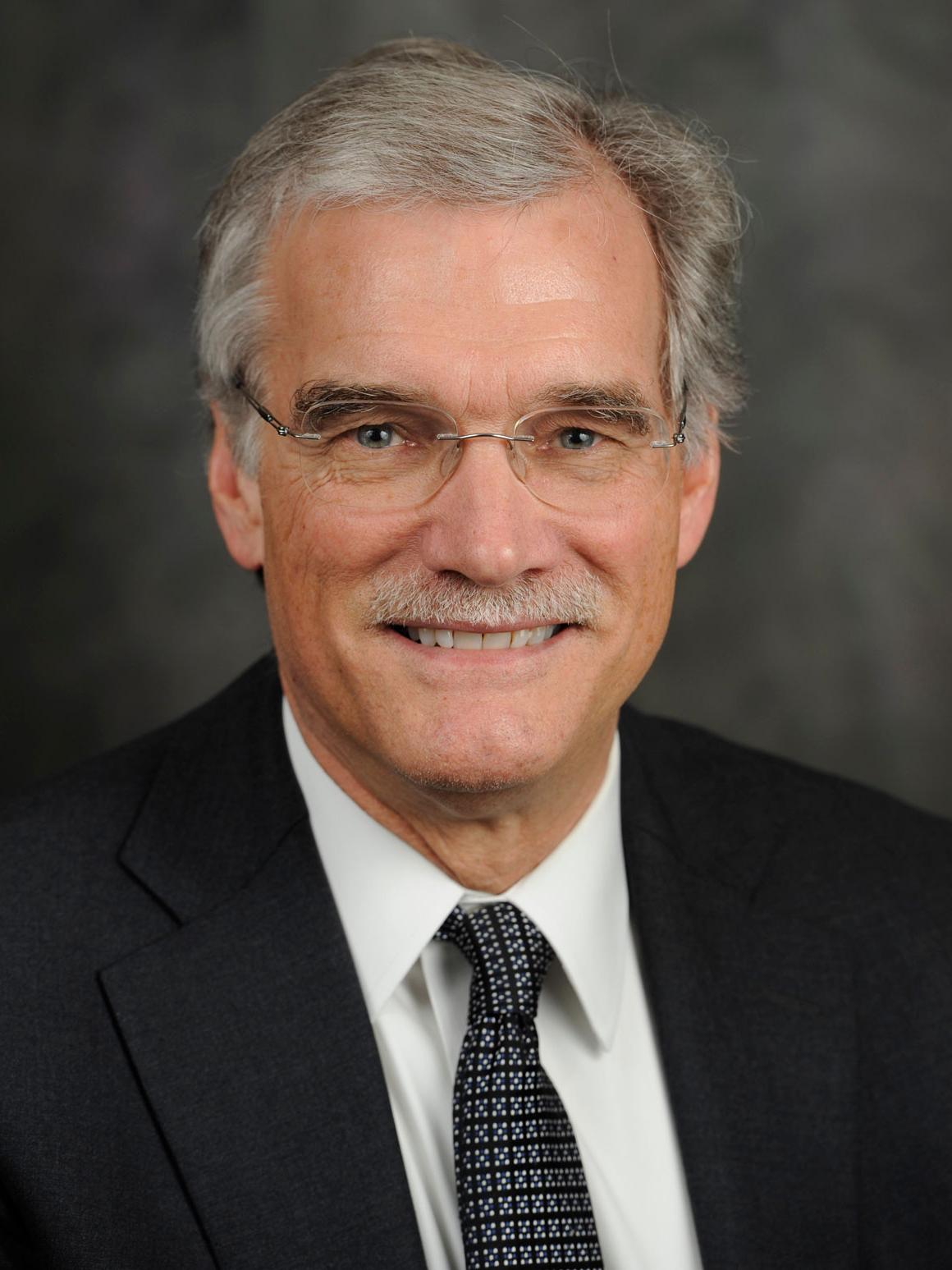 Robert Groves headshot