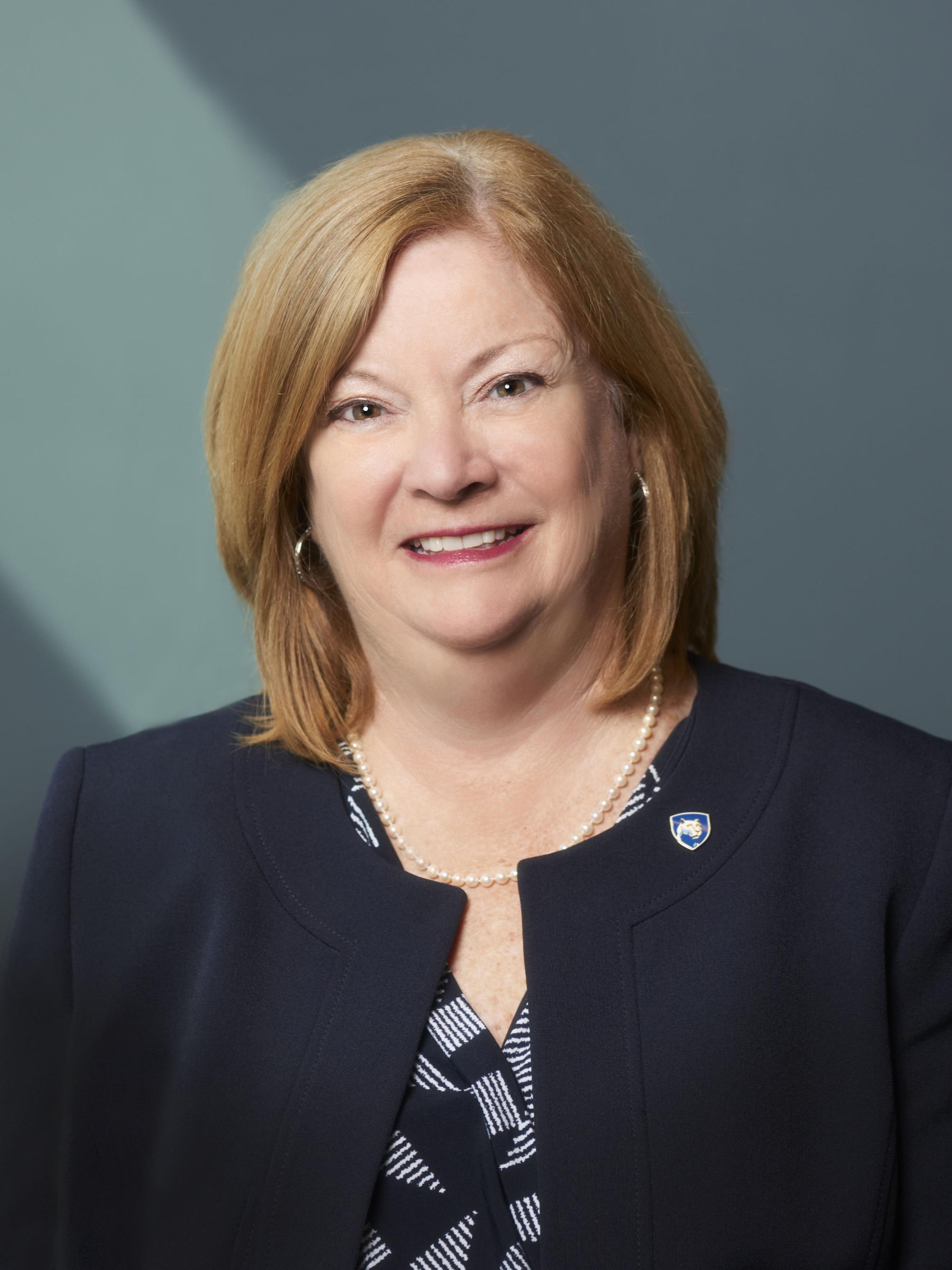 Laurie Badzek Headshot