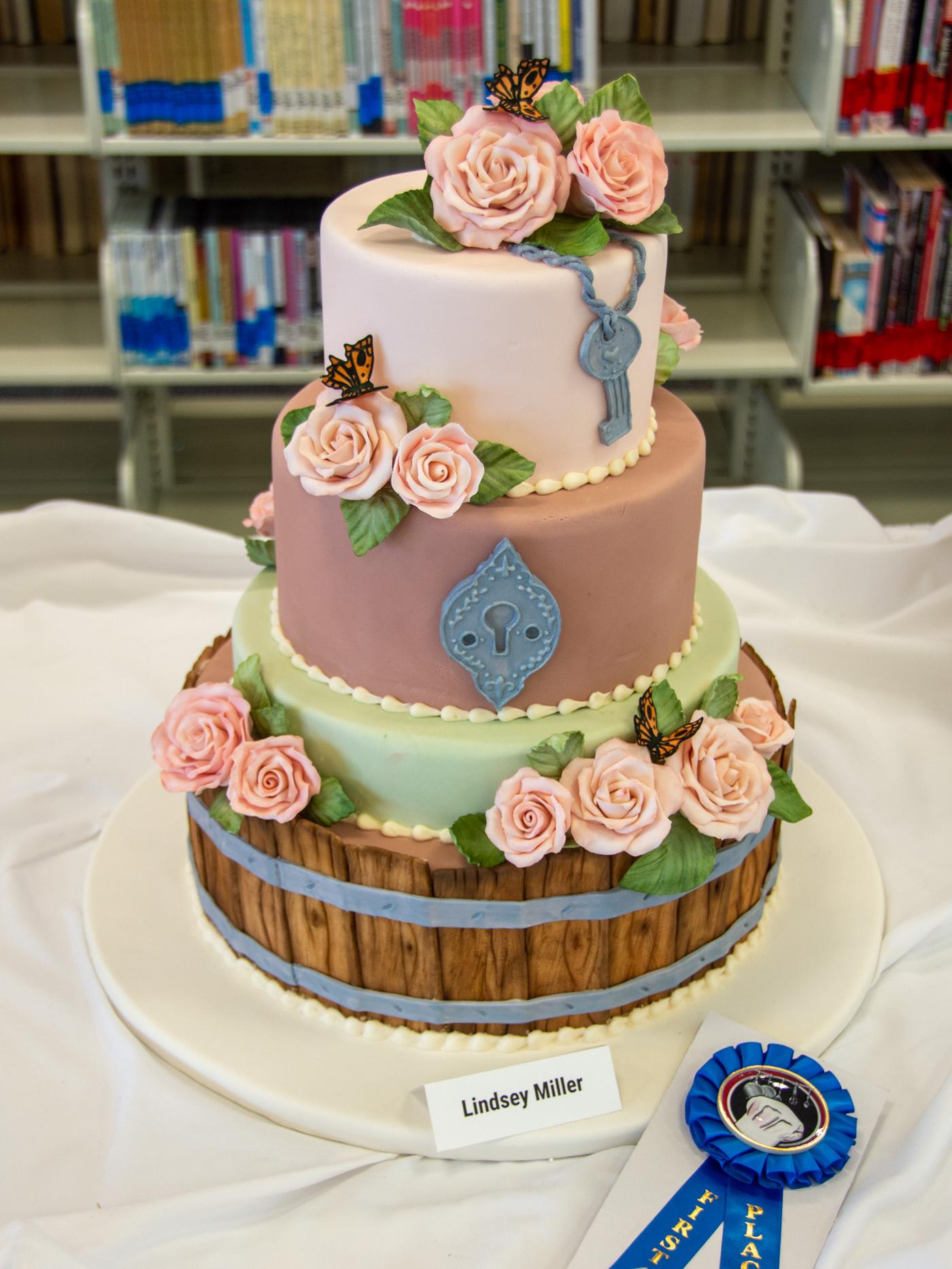 Lindsey Miller's award-winning wedding cake - Penn College