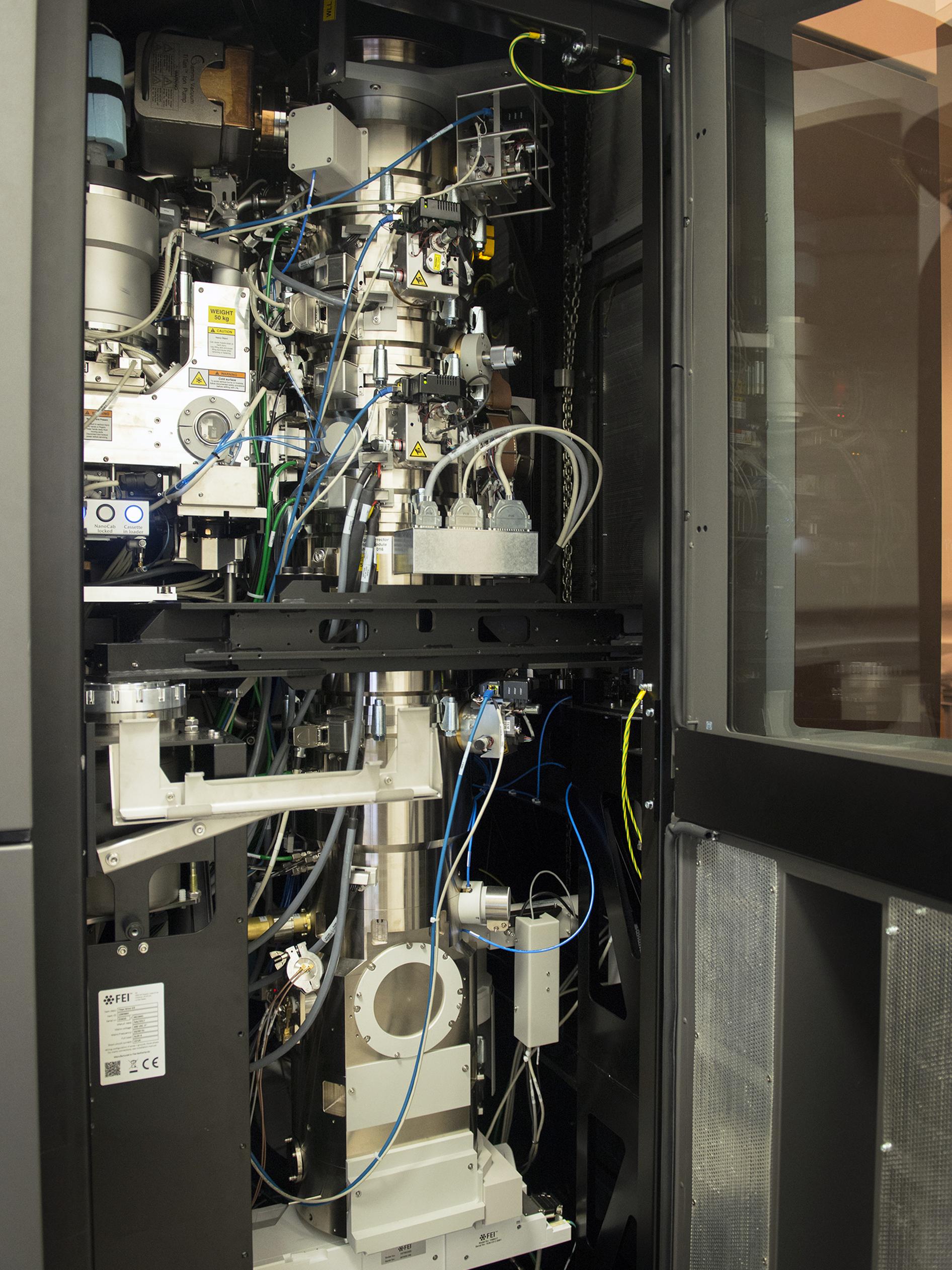 Titan Krios microscope vertical