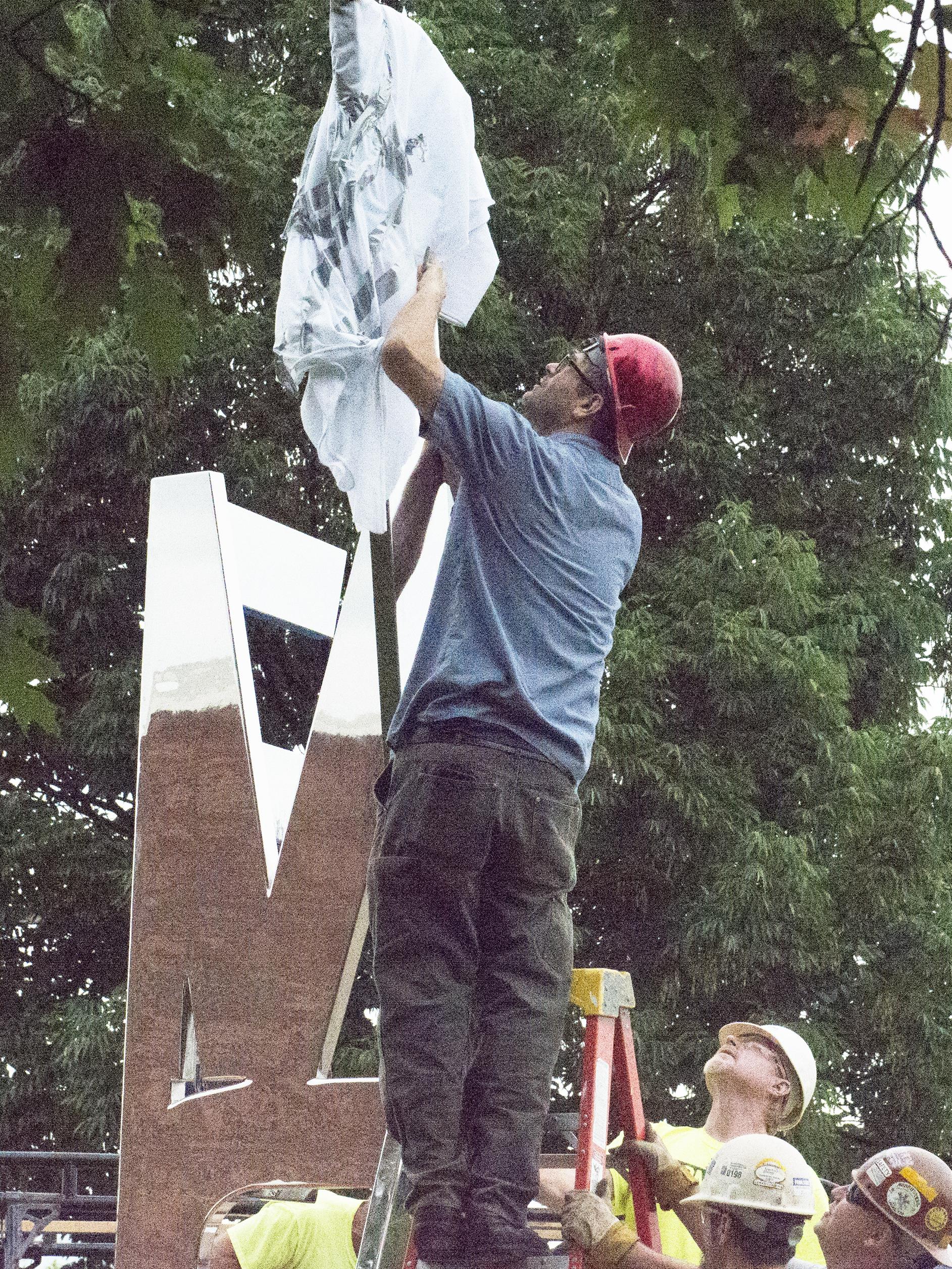 WE ARE Sculpture-630-15-105